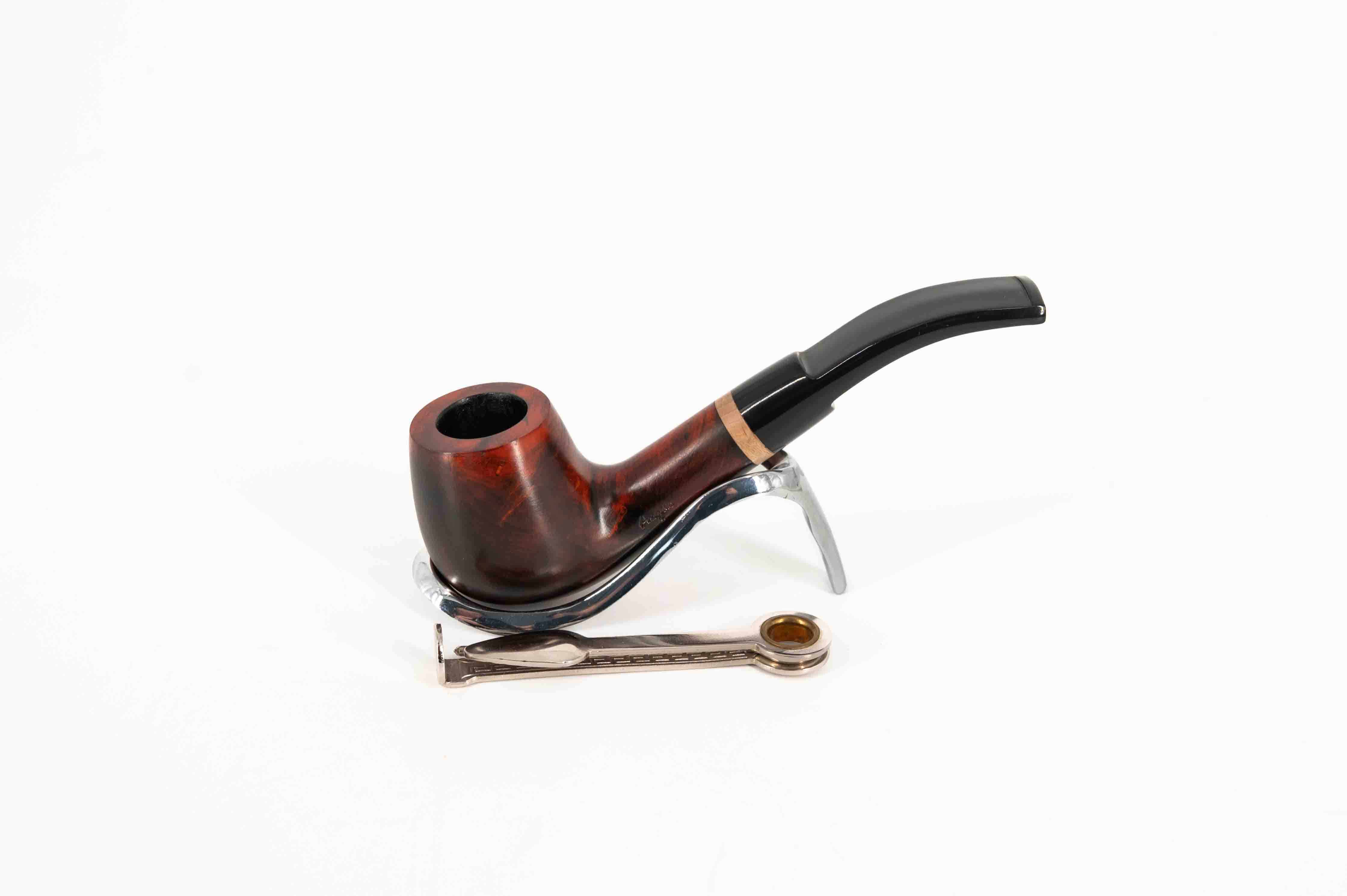 Angelo Midi billiard hangagyökér pipa, sötét vörösesbarna, 9 mm filteres, hajlított bent forma, nyerges